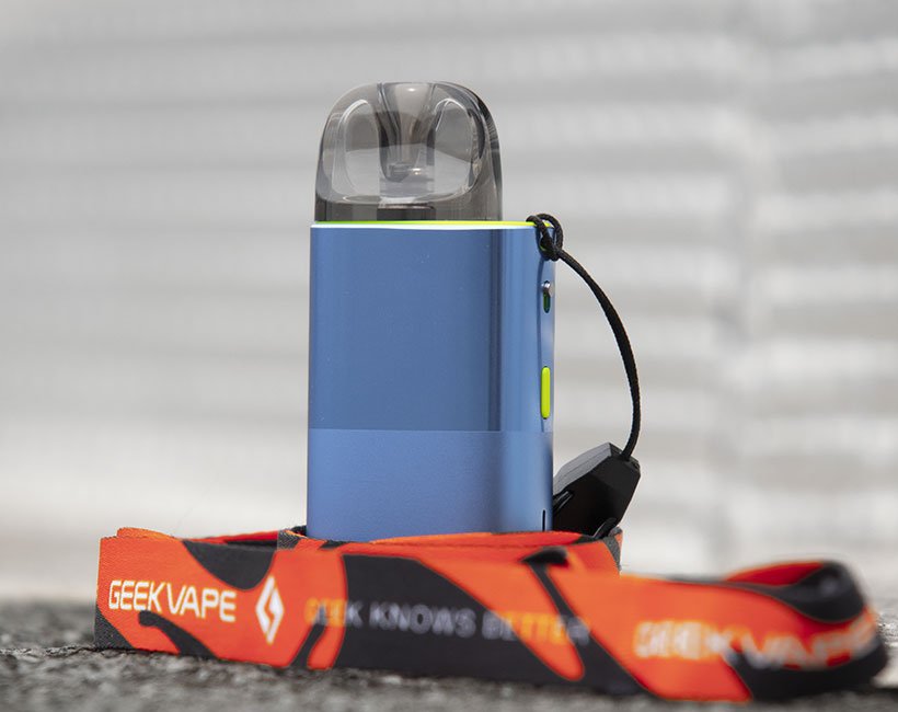 U Series : lequel des 3 kits pods Geek Vape choisir ? 31 Le kit pod Wenax U et son tour de cou inclus gagnent la palme du pod le plus compact et apte au voyage
