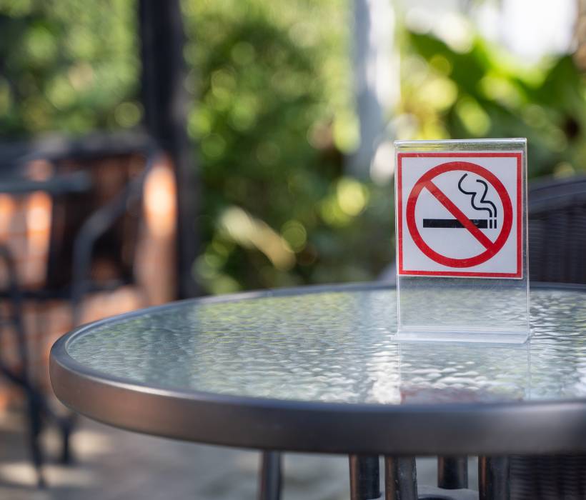 Où peut-on vapoter en France, en vacances ? 28 Est-il interdit de vapoter dans les bars, en terrasse ?