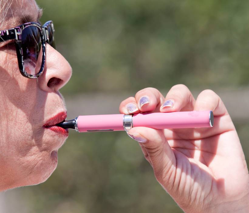 tabac chauffé contre cigarette électronique Tabac chauffé : Philip Morris condamné pour avoir fait la pub d'un calumet  électronique en France – Libération
