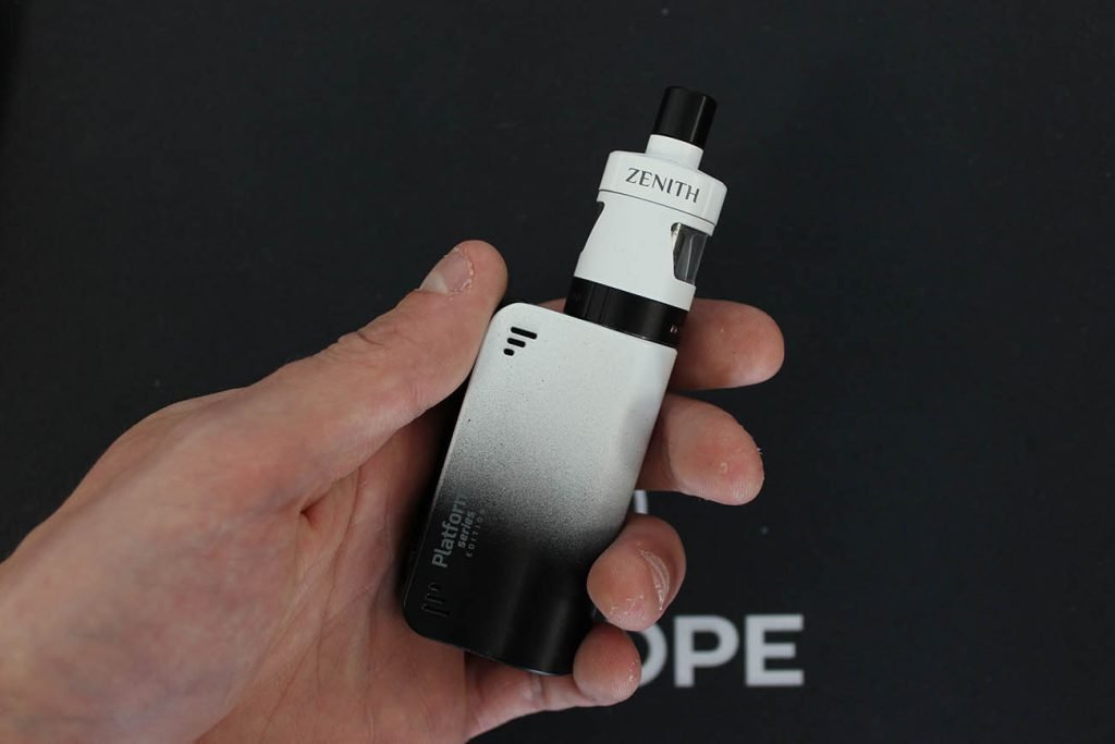 Kit Coolfire Mini Zénith VS E.Q Pod d'Innokin - Le duel MTL 25 Coolfire Mini Zénith VS E.Q Innokin : un vrai kit de poche
