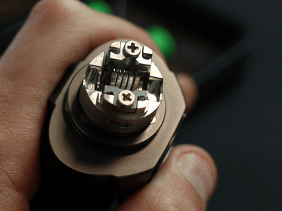 Montage de l'Atemporal RTA par Damn Vape et The Mind Flayer 37 Rodage du coil et retrait des points chauds sur le montage