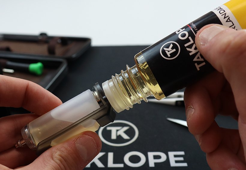 Test du kit Centaurus Quest BF par Lost Vape 42 Remplissage de la fiole squonk