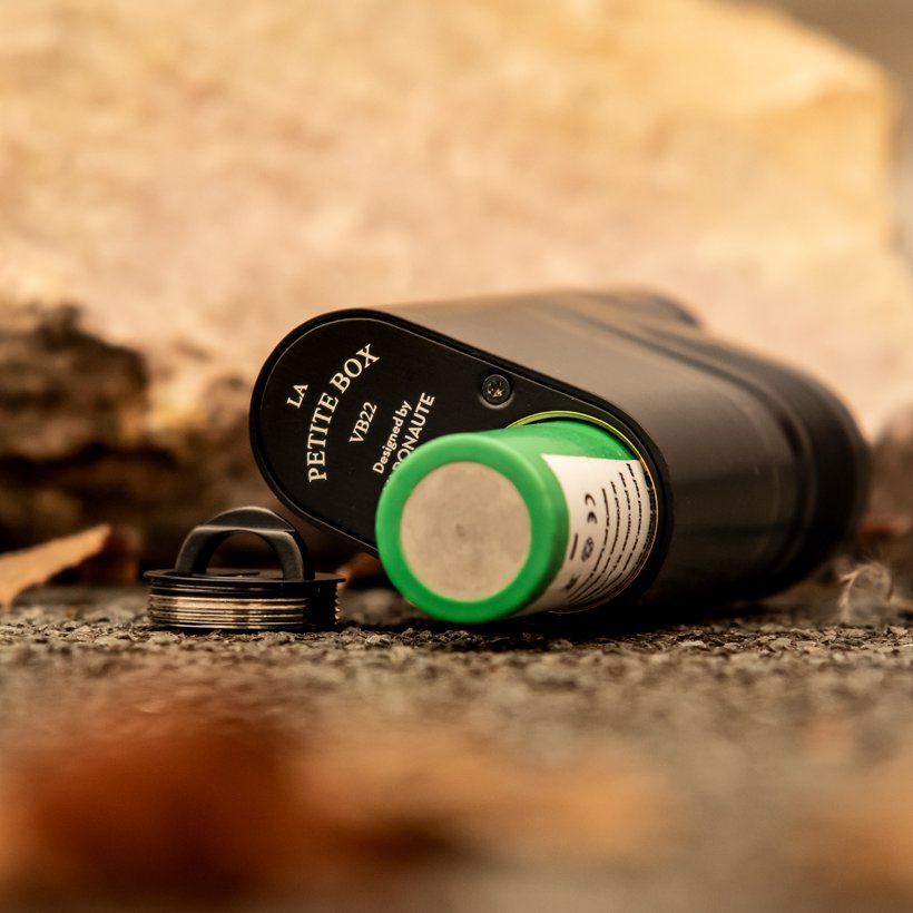Top Krono : La Petite Box VB22 par Vaponaute 22 La Petite Box VB22 reste fidèle à son accu 18650